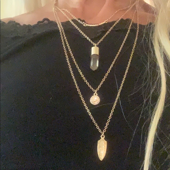 GORGEOUS 4 tier gold tone Long Crystal pendant - Picture 2 of 7